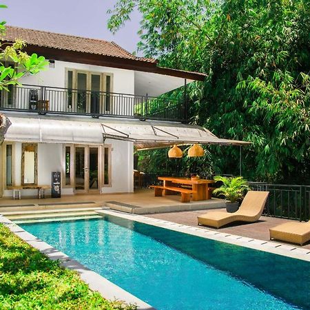 Hotel Bali Invest Living à Canggu Extérieur photo