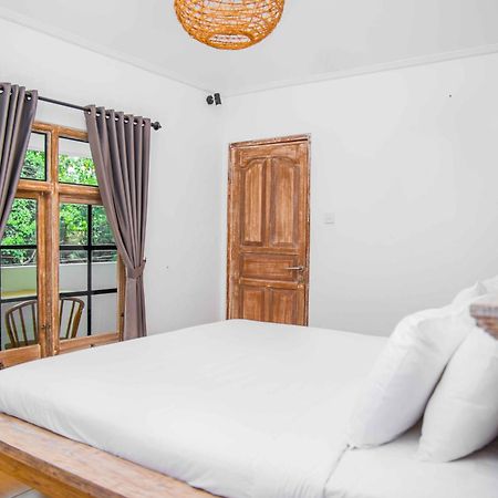 Hotel Bali Invest Living à Canggu Extérieur photo